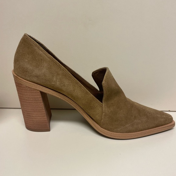 Vince Camuto Wevenly Stacked Heel Pump in Sandy Brown | Size 9M - Picture 7 of 12